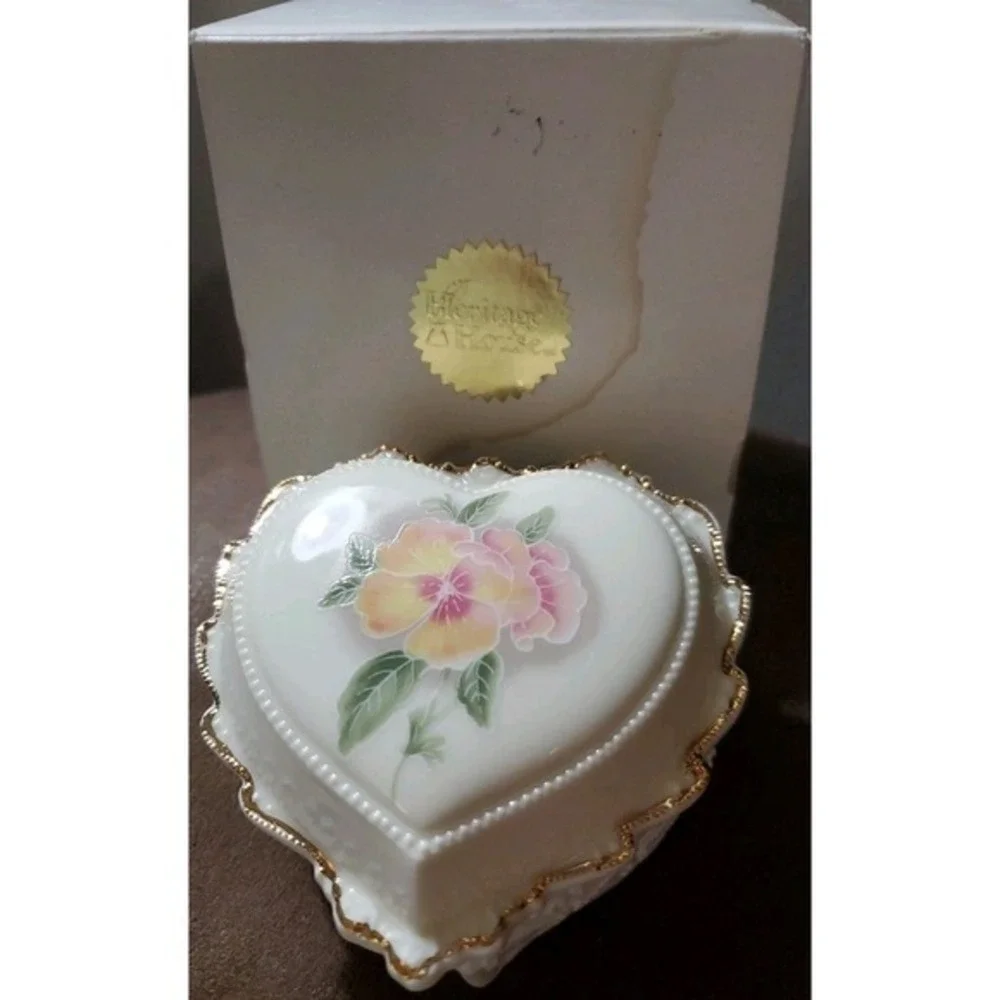 Heritage House Celebration Of Love‎ Porcelain Heart Shaped Music Trinket Box